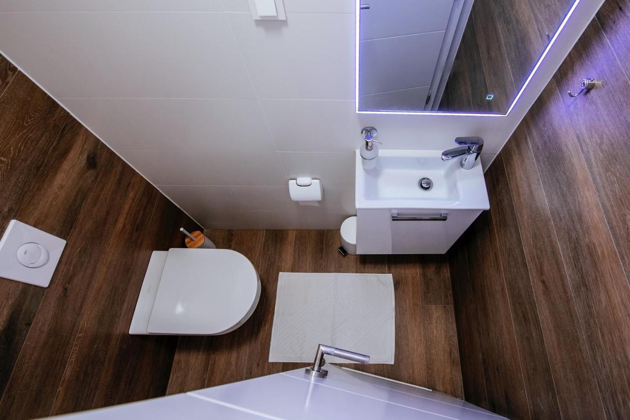 Isabela Prague With Front Apartment