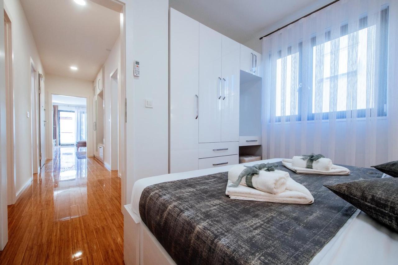 Isabela Prague With Front Apartment Zadar