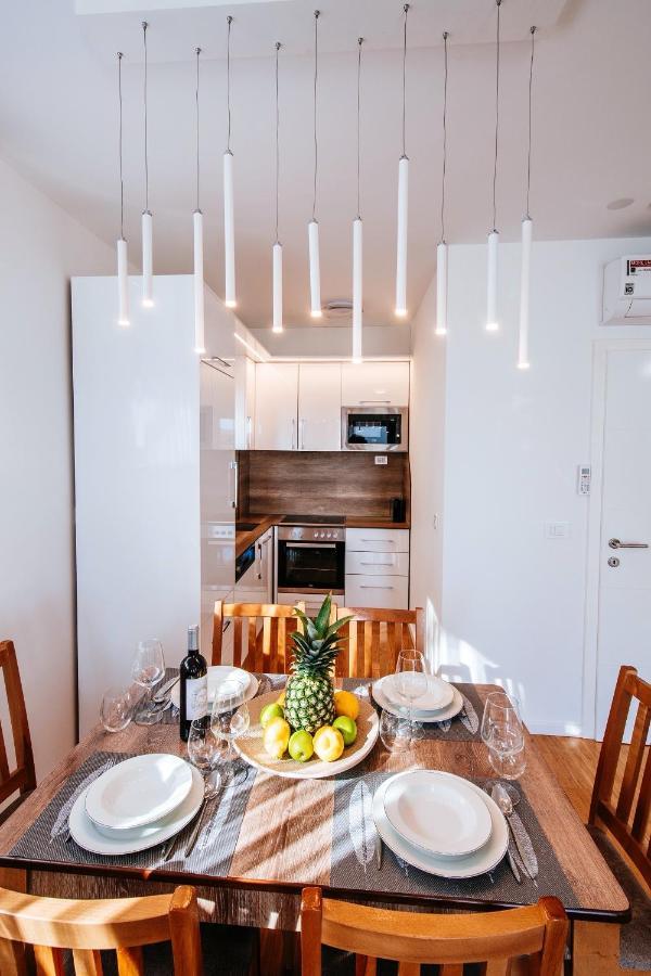 Isabela Prague With Front Apartment